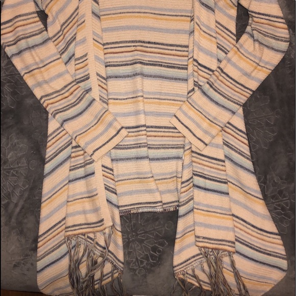 Lucky brand cardigan. - Picture 2 of 4